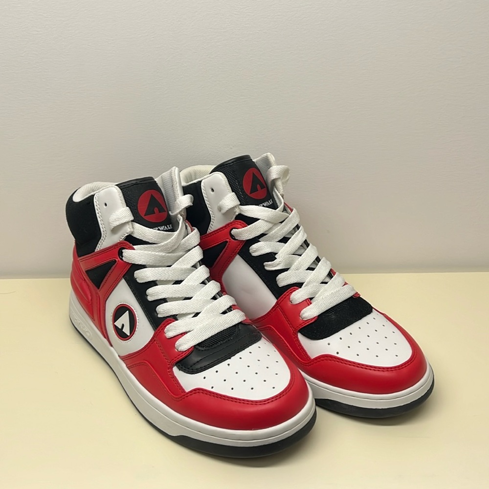 Vintage 90’s Airwalk High Top Sneakers Men’s Size 9 (Unused)